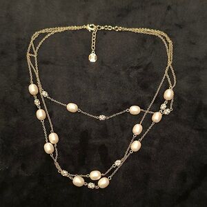 Elegant Pearl and Gold Layered Necklace